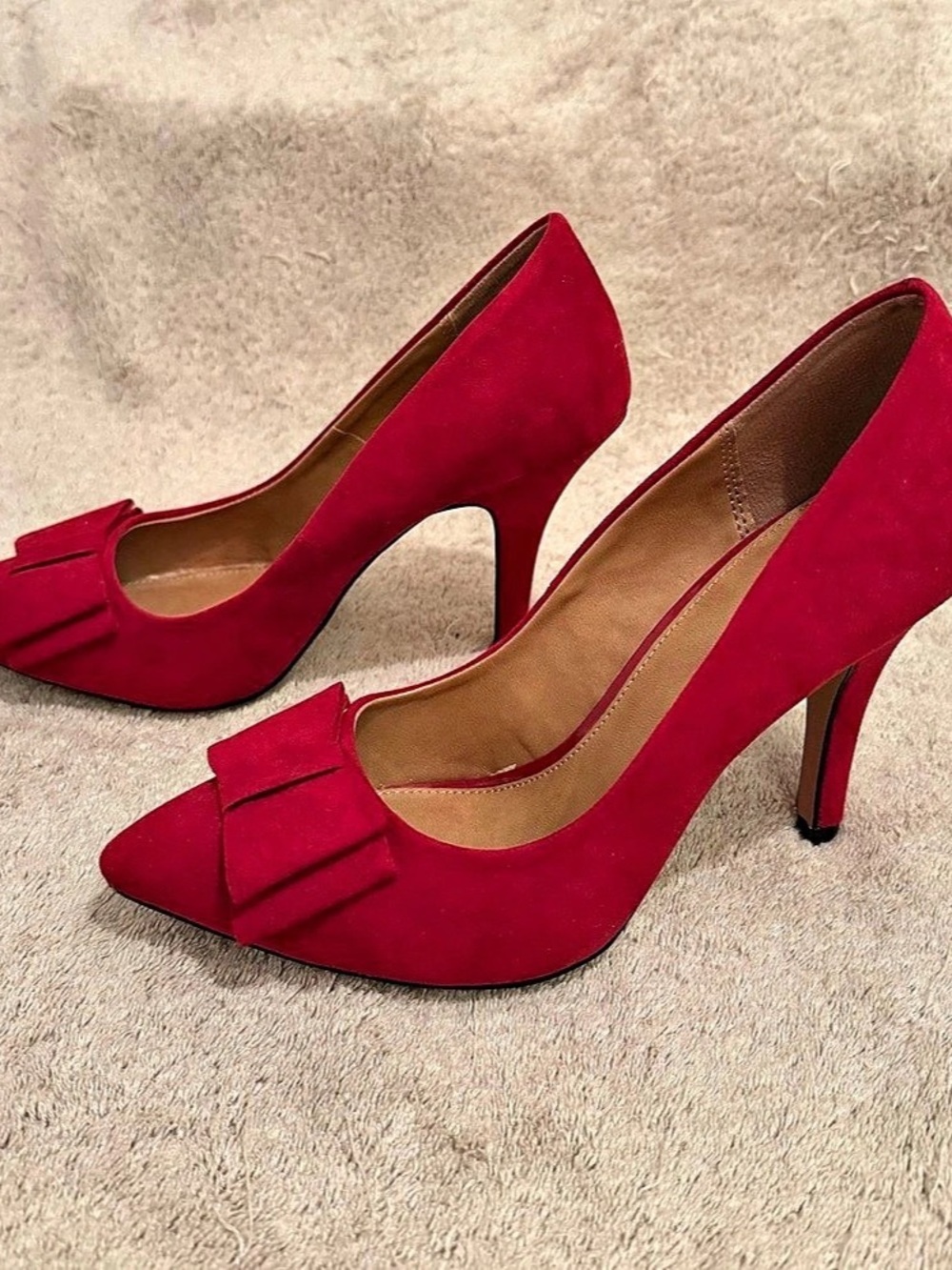 Aldo Bow Pumps in Red Like New
